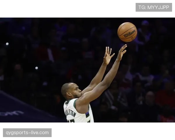 米德尔顿无球跑位提升投篮效率，拉开与利拉德关键得分差距