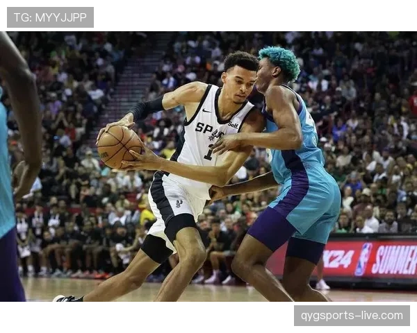 维克托文班亚马挡拆创造错位空间显著提升进攻效率